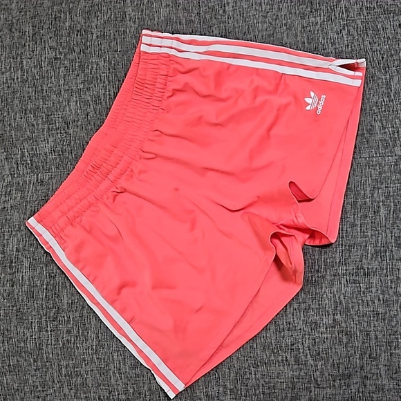 Adidas shorts size medium high rise fit - Picture 1 of 4